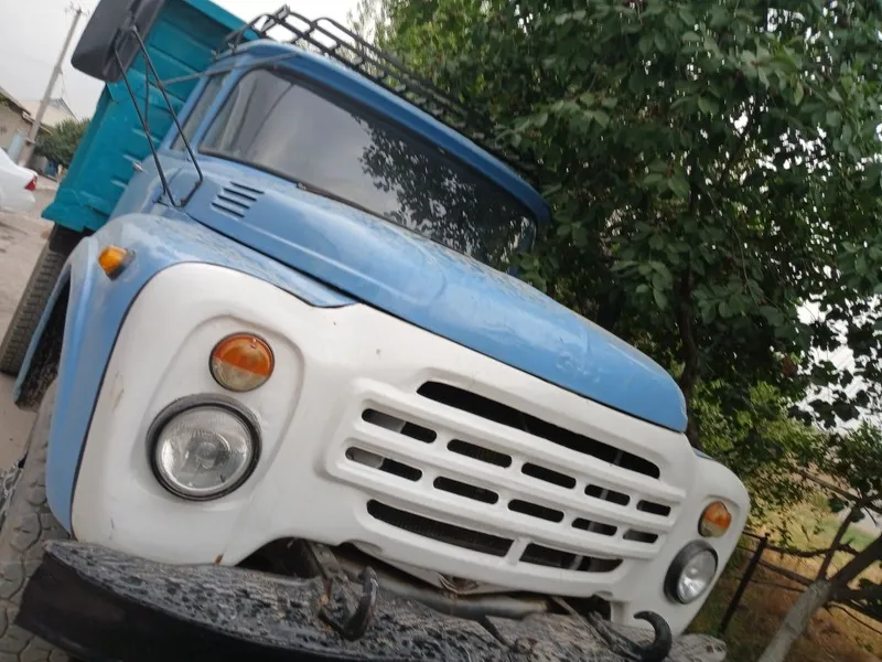 ZIL 130 sotiladi