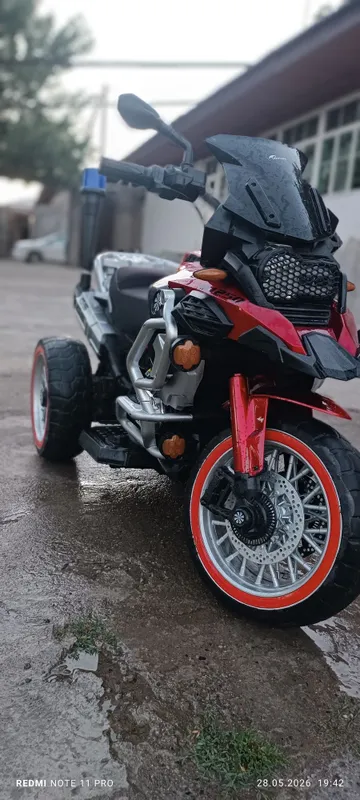 Bolalar uchun mototsikl kalitda o't oladi — фото 2