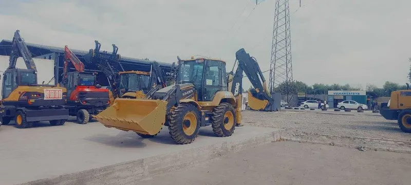 Погрузчик экскаватор XCMG XC8-S3570 1,3-0,26 куб Погрузчик экскаватор XCMG XC8-S3570 1,3-0,26 куб