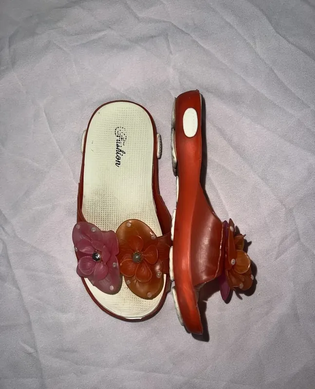 Bolalar oyoq kiyimi, shippaklar, sandallar, mayka 2 Bolalar oyoq kiyimi, shippaklar, sandallar, mayka 2