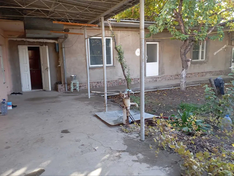 Продаётся 2-комнатный дом, переделанный в 4 комнаты, со всеми удобствами, 1 этаж 8