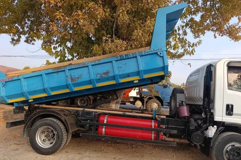 Самосвал Isuzu, 2012 года 5
