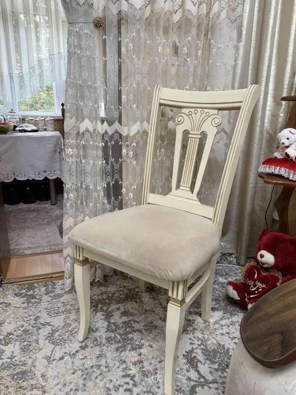 Стуля бежевого цвета — фото 1