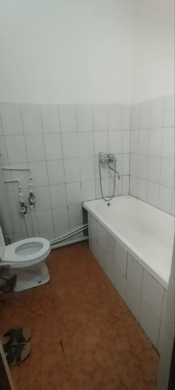 Tinchlik plaza yoni 1xona 1etaj 1800 4