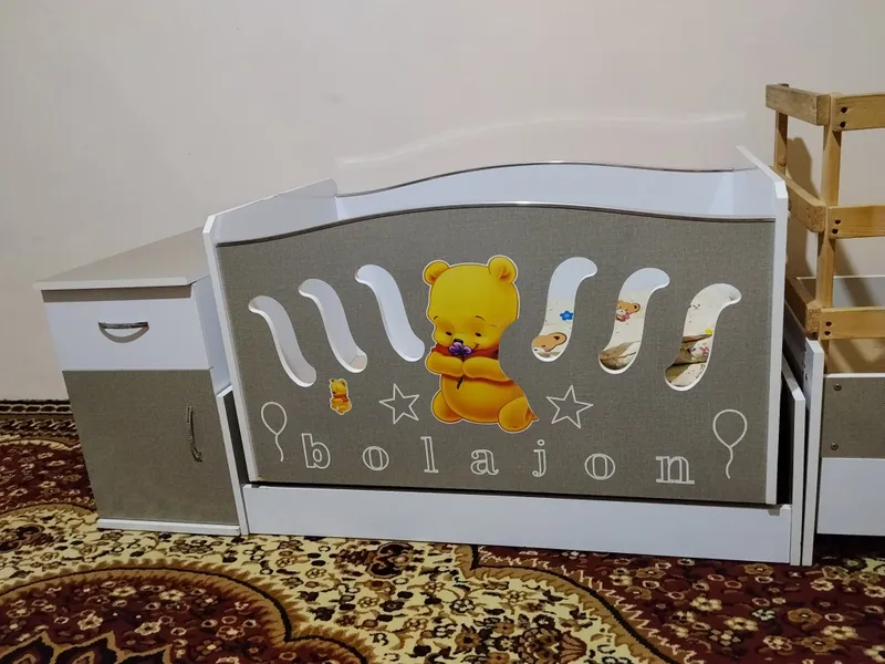 Матрас с комплектом, есть также манеж и коляска 3