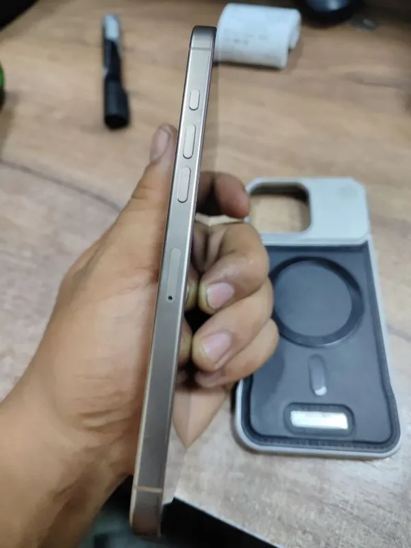 Iphone 16max 256talik holati ideal desert titanium rangi 90% batareya — фото 2