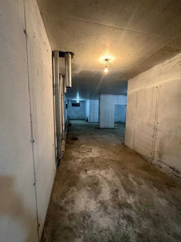 ЖК Баку цокольное помещение 134 м² 2 входа состояние коробка — фото 5