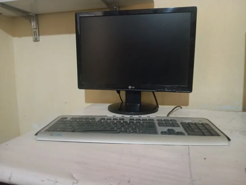 Продаю старый игровой компьютер Pentium 4 + Монитор LG