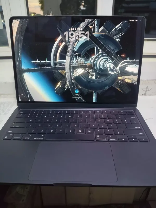 Macbook air m2 2025