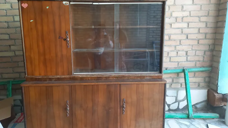 Сервант сотилади яхши холатда