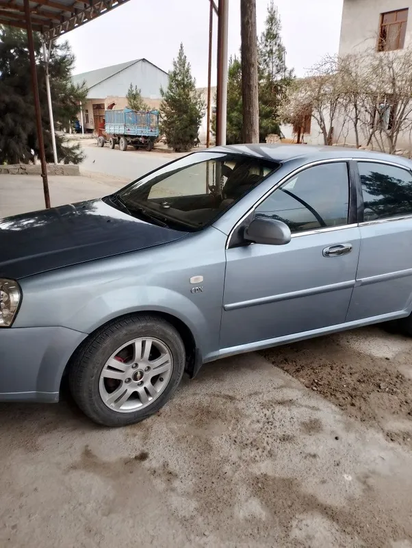 Lacetti 1.8 сотилади