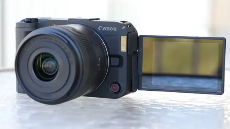 Canon R50v 14-30mm IS PZ 4K 60p 4.2.2 10bit — фото 1