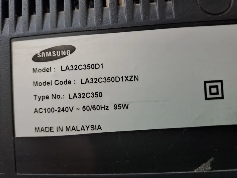 Срочно продаётся телевизор SAMSUNG , тюнер HD-757 и Приставка 4K ULTRA