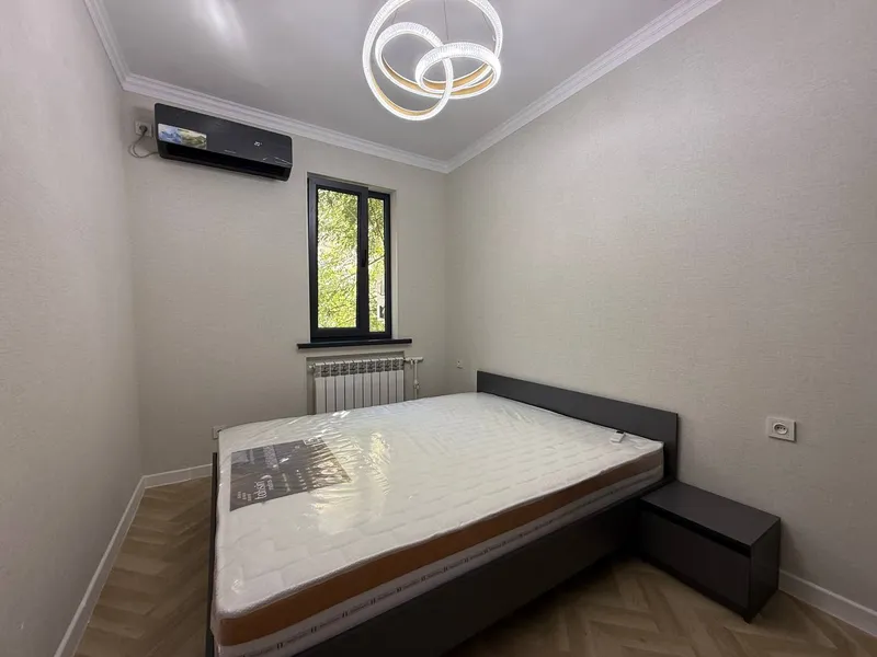 Yevrota’mirli zamonaviy 2 xonali kvartira sotiladi 4