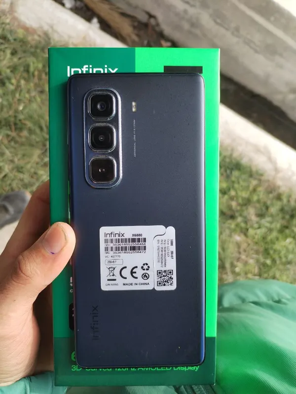 Infinix Hot 50 Pro Plus с экраном Edge 3