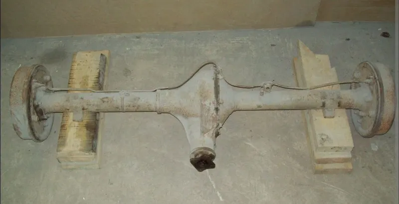 Gaz 21 zadniy most sotiladi