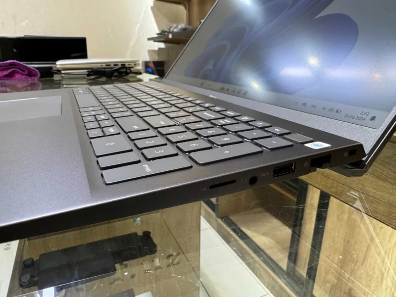 DELL Vostro Intel Core i7-1165G7, 16 GB tezkor xotira, 256 GB SSD, Nvidia MX 330 5 DELL Vostro Intel Core i7-1165G7, 16 GB tezkor xotira, 256 GB SSD, Nvidia MX 330 5
