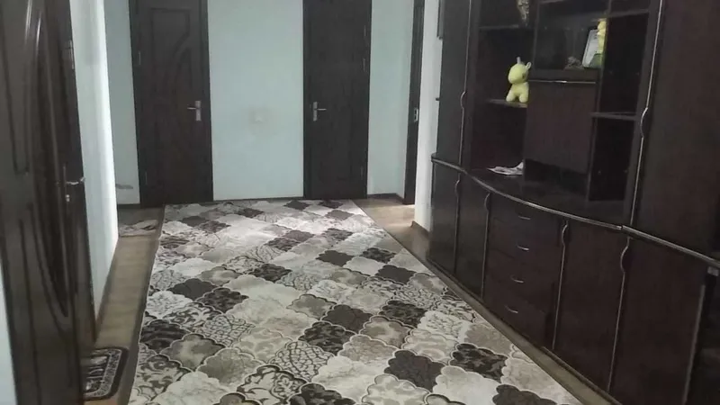 СРОЧНО продается 3*ком 110м2 керпичн.балкон 2х6. рядом мечеть Зангиата — фото 2