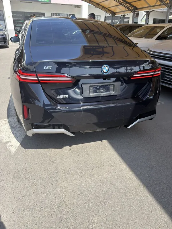 BMW i5 40L M-Sport 2025 yil full dop opsiya — фото 2