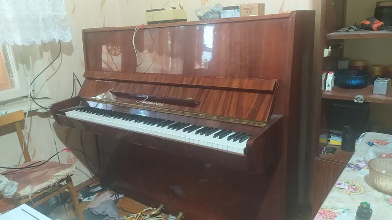Продаётся пианино Ласточка 4