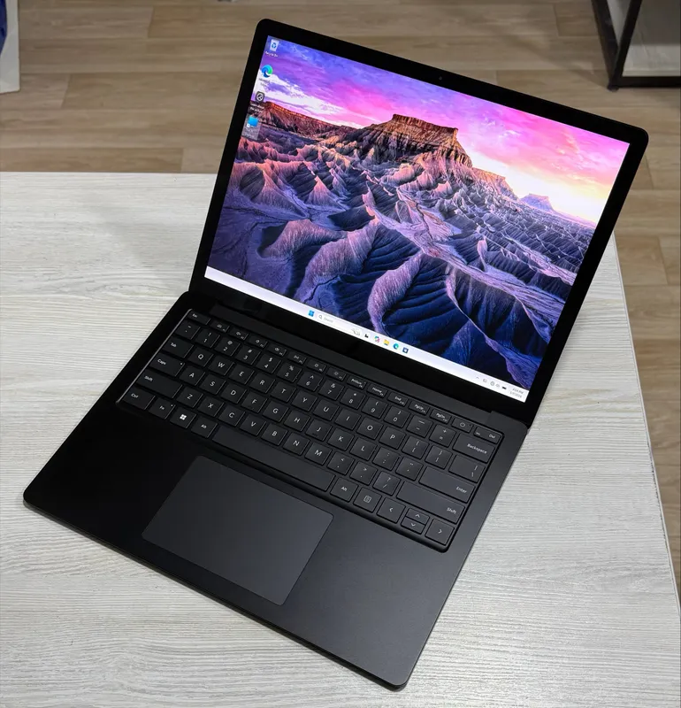 Surface Laptop 5 13.5” 2K Core i5-1245U 16/512GB 3 Surface Laptop 5 13.5” 2K Core i5-1245U 16/512GB 3