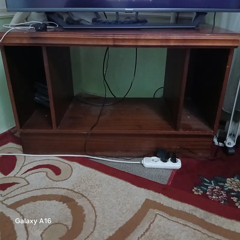 Patstavka sotiladi. Tv tagiga qoyshga