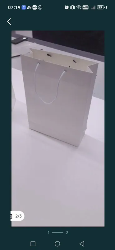 Белые бумажные пакеты