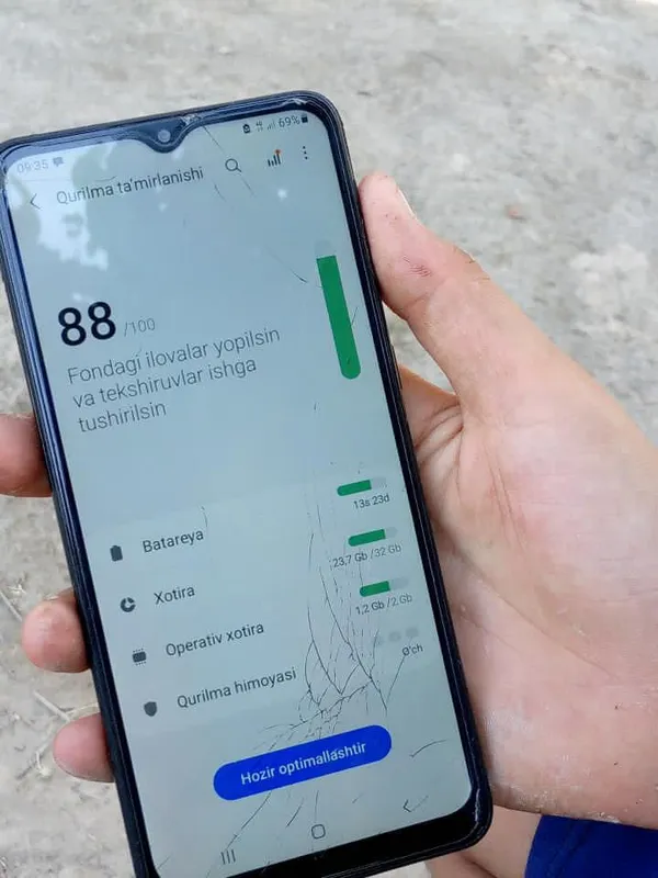 Samsung Galaxy A02, дефект: экран немного треснут 2 Samsung Galaxy A02, дефект: экран немного треснут 2
