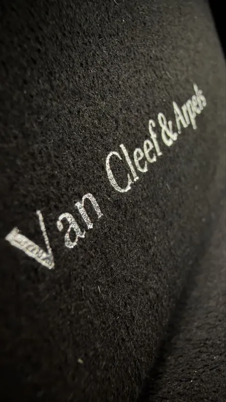 Оригиналтная упаковка Van Cleef & Arpels 4 Оригиналтная упаковка Van Cleef & Arpels 4