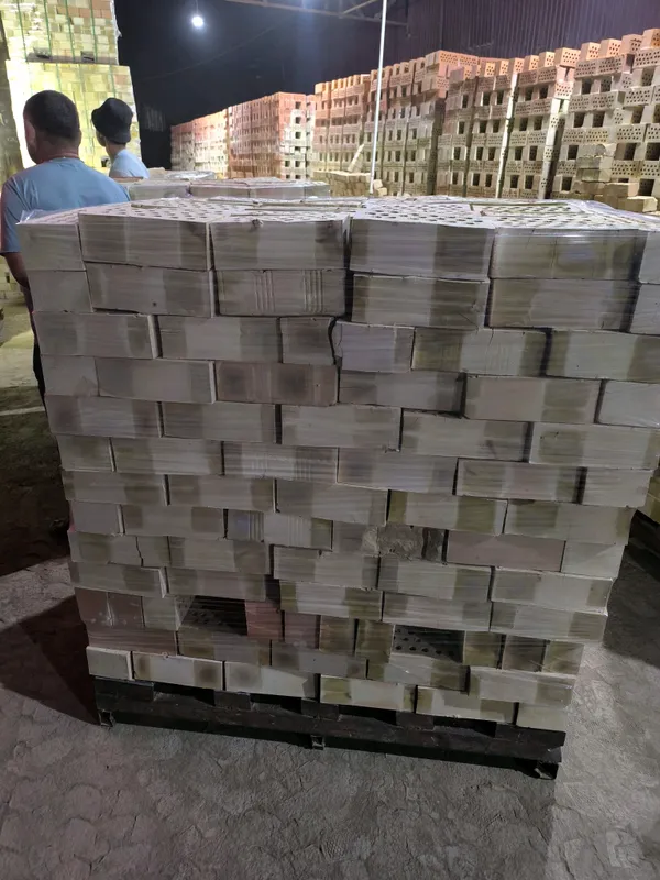 Продаётся кирпич, цена 1260 сум, есть доставка 6 Продаётся кирпич, цена 1260 сум, есть доставка 6