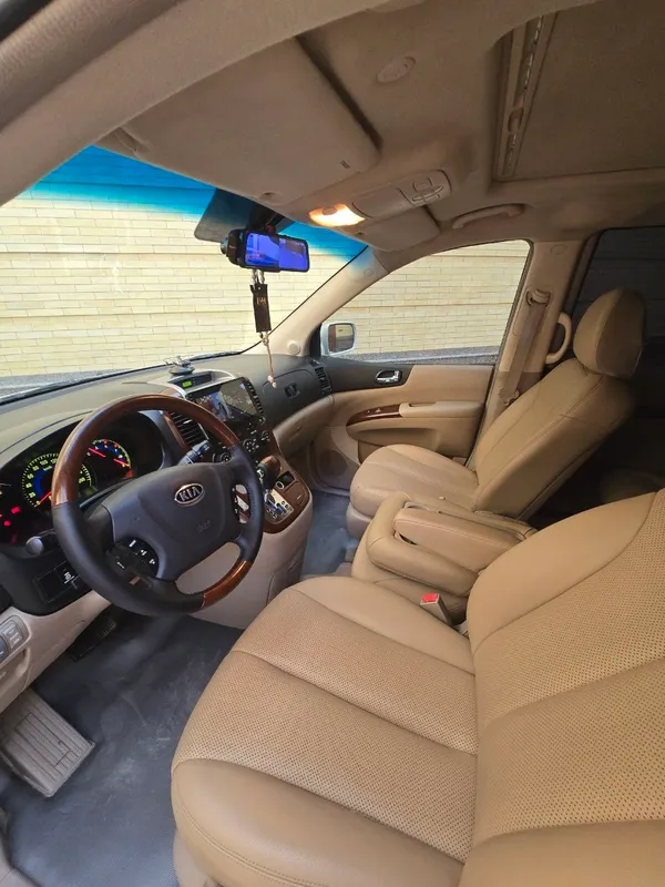 Kia carnival 1