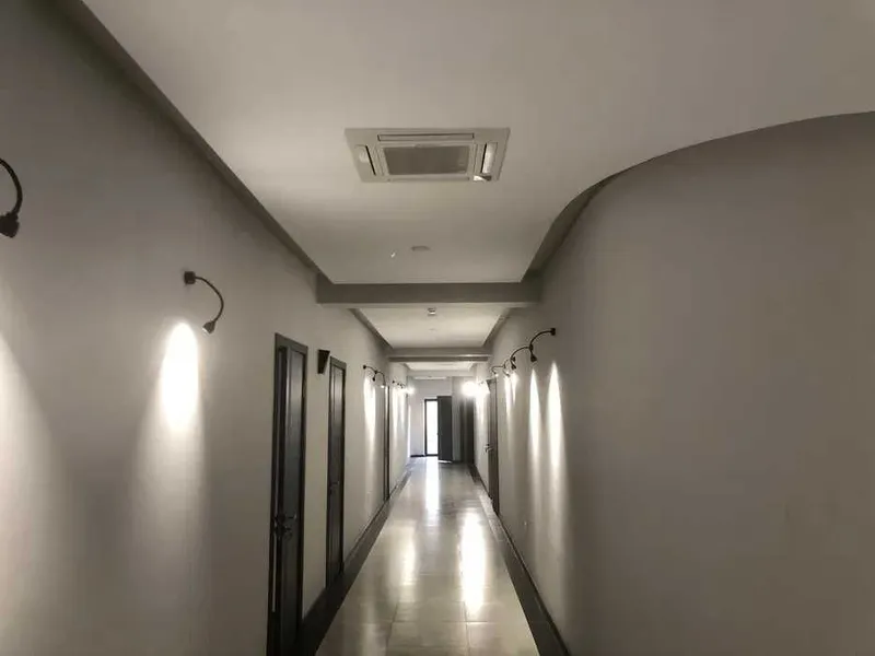 Срочно сдается здание 6 этажей, метро Ойбек. — фото 1