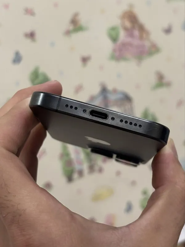 iPhone 15 Pro 256 Black 3