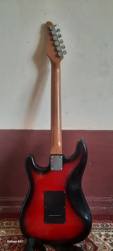 SAMIC elektro gitara koreyskiy 4 SAMIC elektro gitara koreyskiy 4