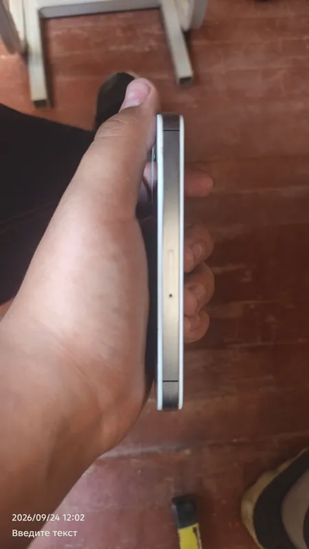 iPhone 4S, iPhone 5S 1 iPhone 4S, iPhone 5S 1