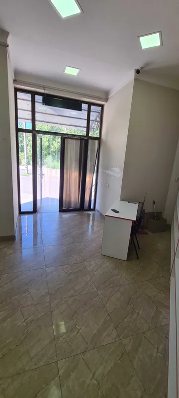1 этаж 33кв офис арендага берилади Юнусобод махала ичида 350$ ойига 5