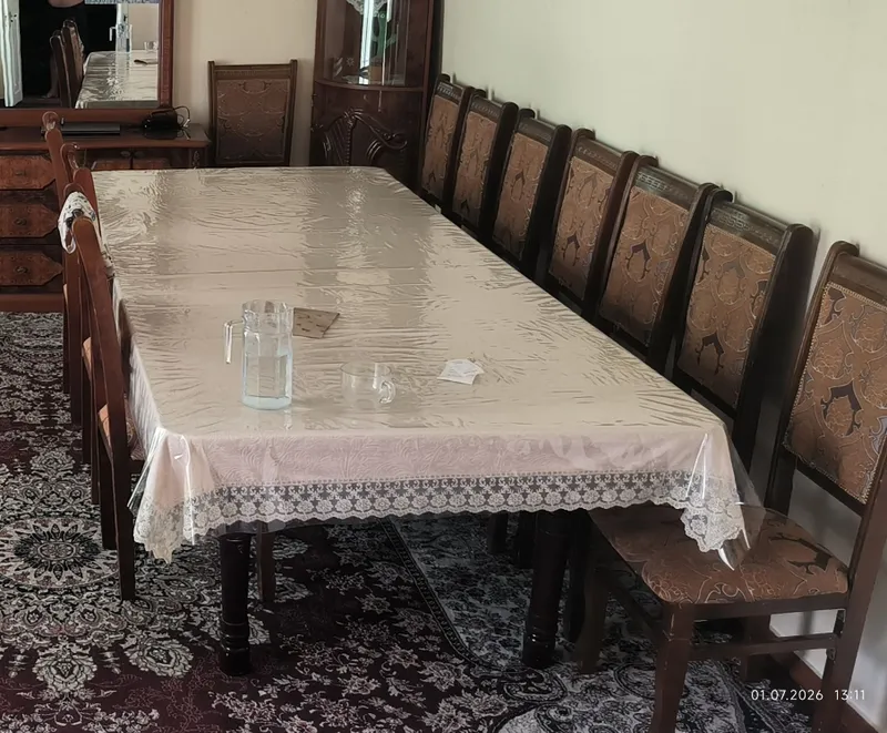 Продаются стол и стулья 1