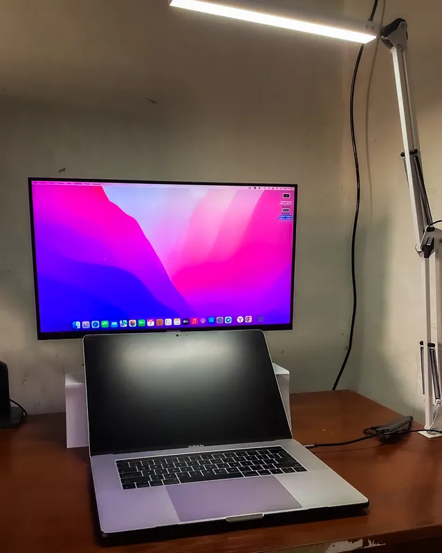 MacBook Pro 15 Profes montaj,dizayn ushın stansiya