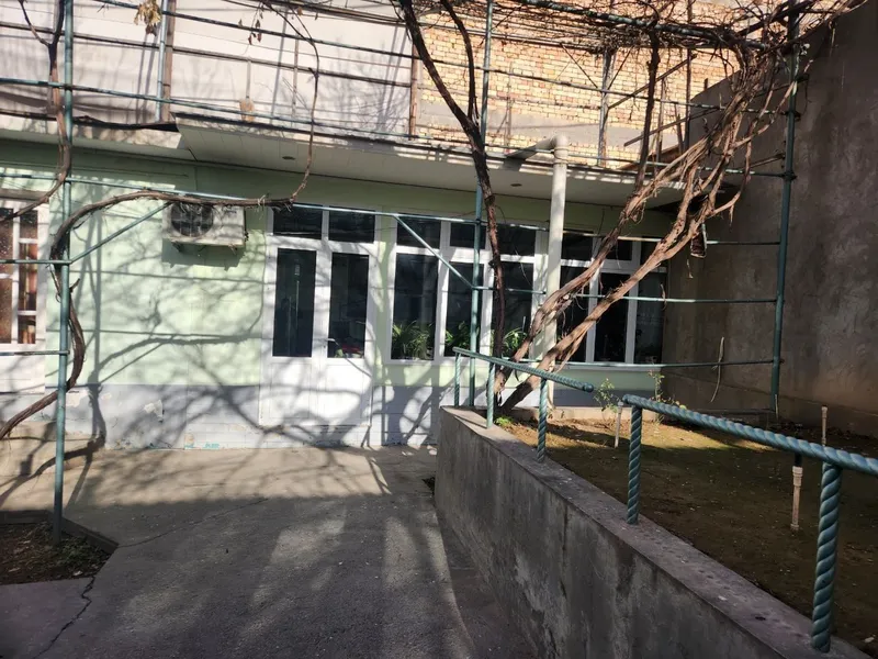 Комолон дарвоза ок Олтин куча сатилади Фасад 17.5 у 33. 80 4