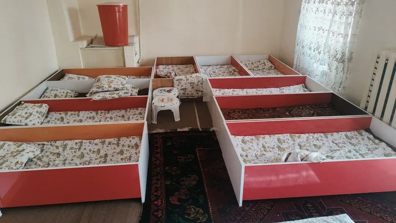 Shkaf va divanchala sotiladiii narxi 120mingdan 1 Shkaf va divanchala sotiladiii narxi 120mingdan 1