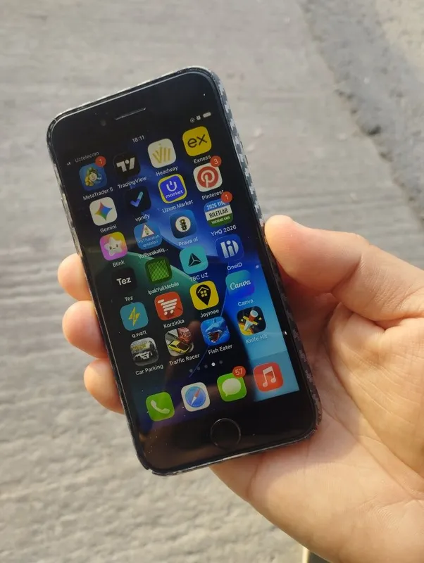 Iphone SE 3 GEN 2022 срочно продам