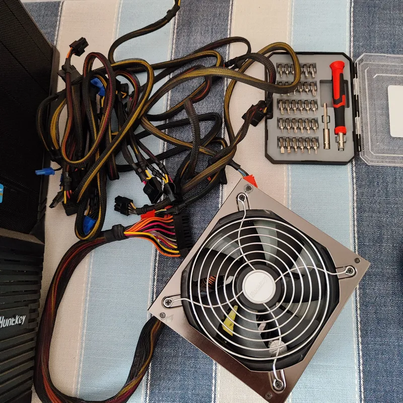 Huntkey X7 900W 1