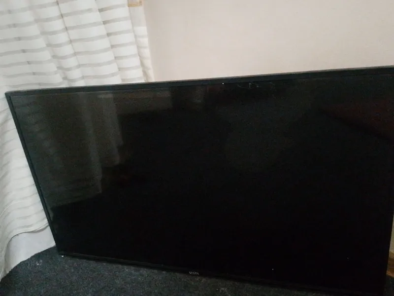 телефизор разбитый экран Vista 43"VA560