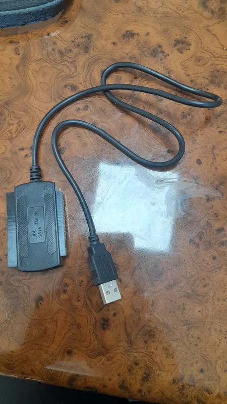 Eski IDE qattiq disklar uchun sata adapter. 2 Eski IDE qattiq disklar uchun sata adapter. 2