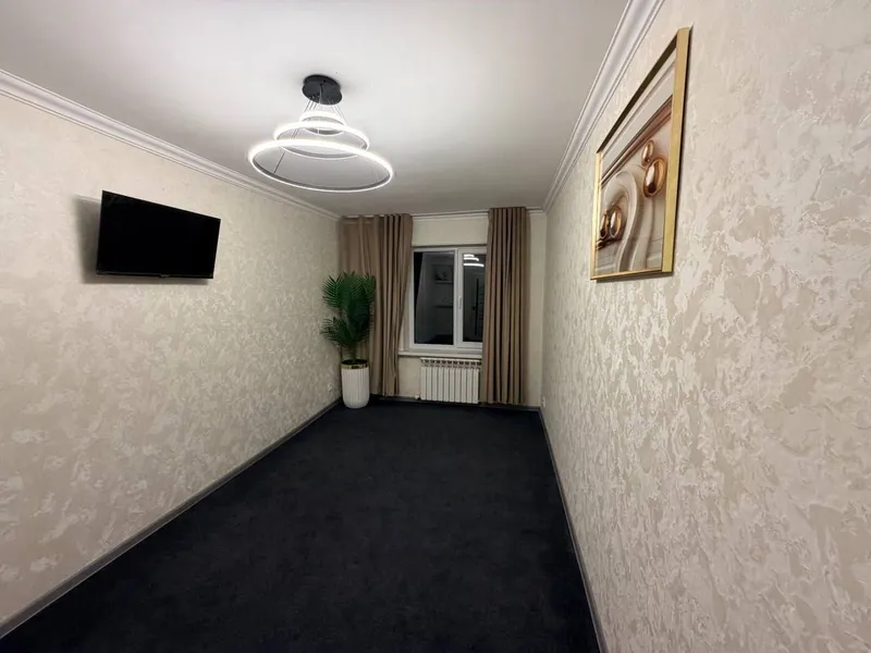 Продажа 1 / 1 / 4 комнат. Галерейка 28м2. Мирабад.