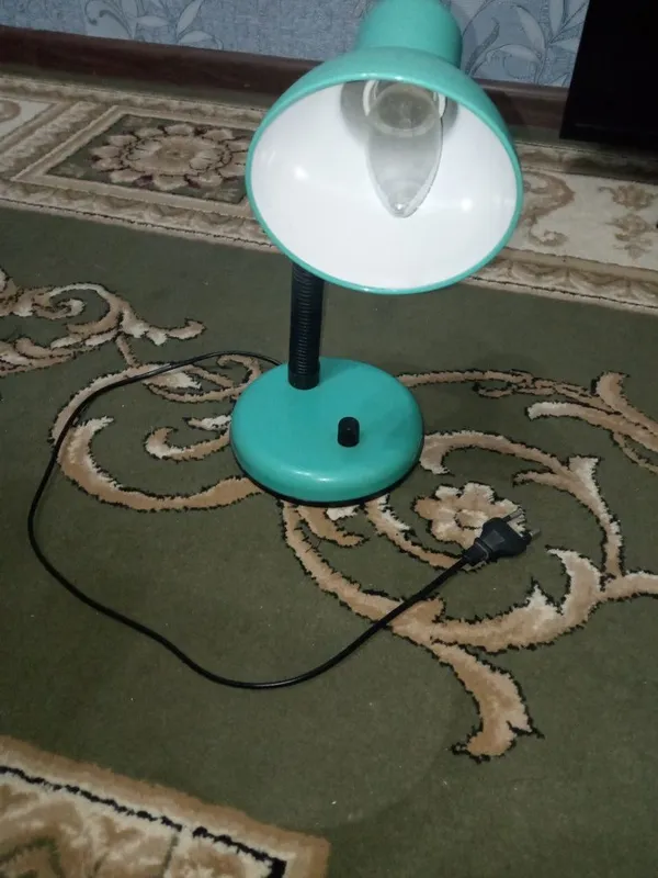 Stol uchun lampa sotiladi