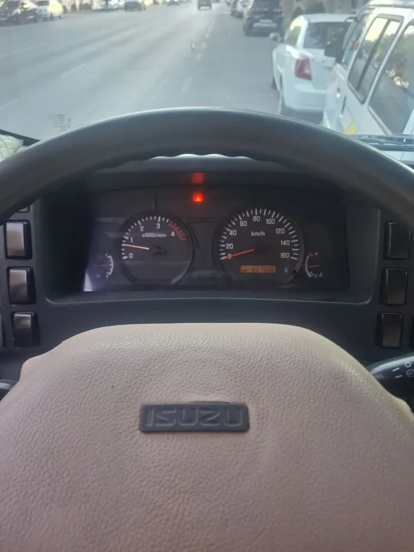 Isuzu 5 tonna sotiladi holati zur samarqand moshin 3
