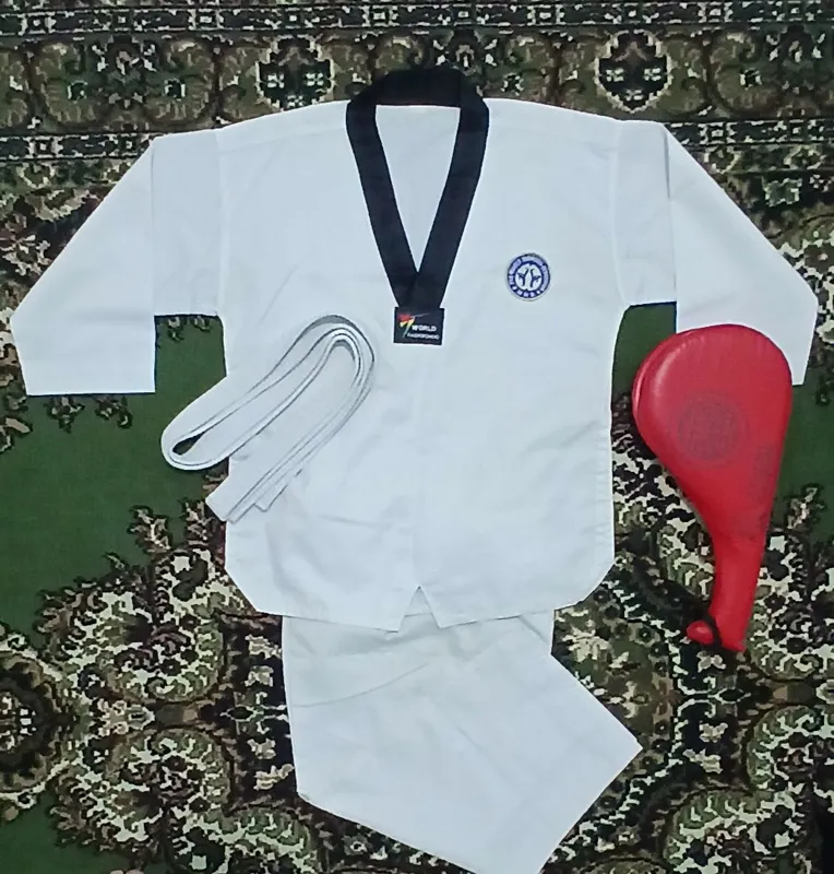 Taekwondo uchun forma va lapa. 1 Taekwondo uchun forma va lapa. 1
