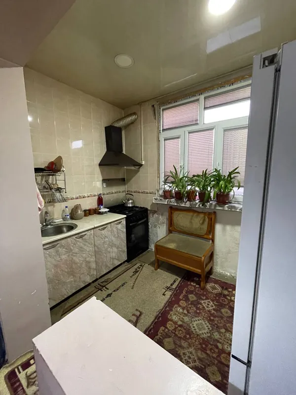 2 xonali kvartira sotiladi, o‘rtacha ta’mir, ikkita balkon 2