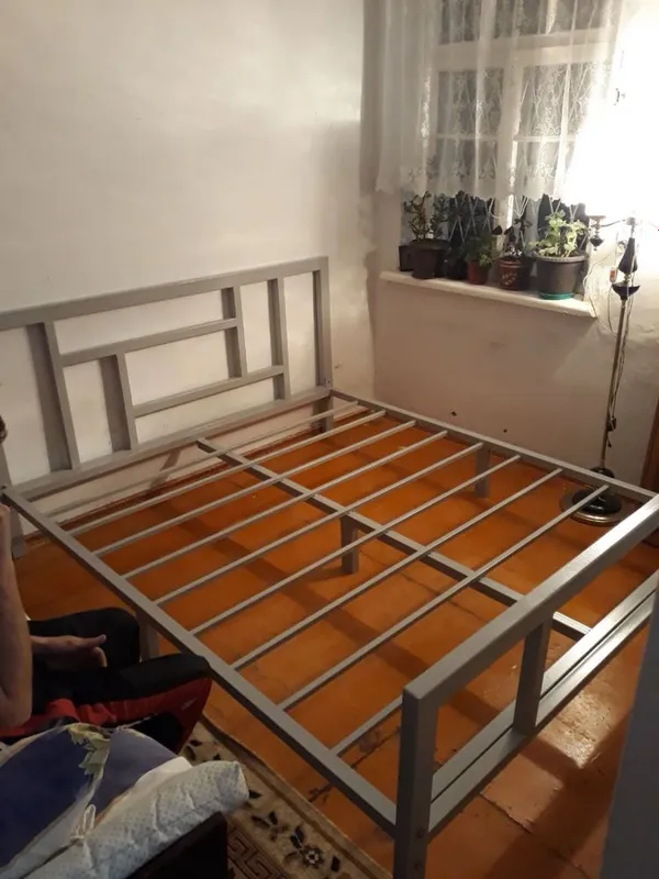 Двуспальная кровать с матрасом